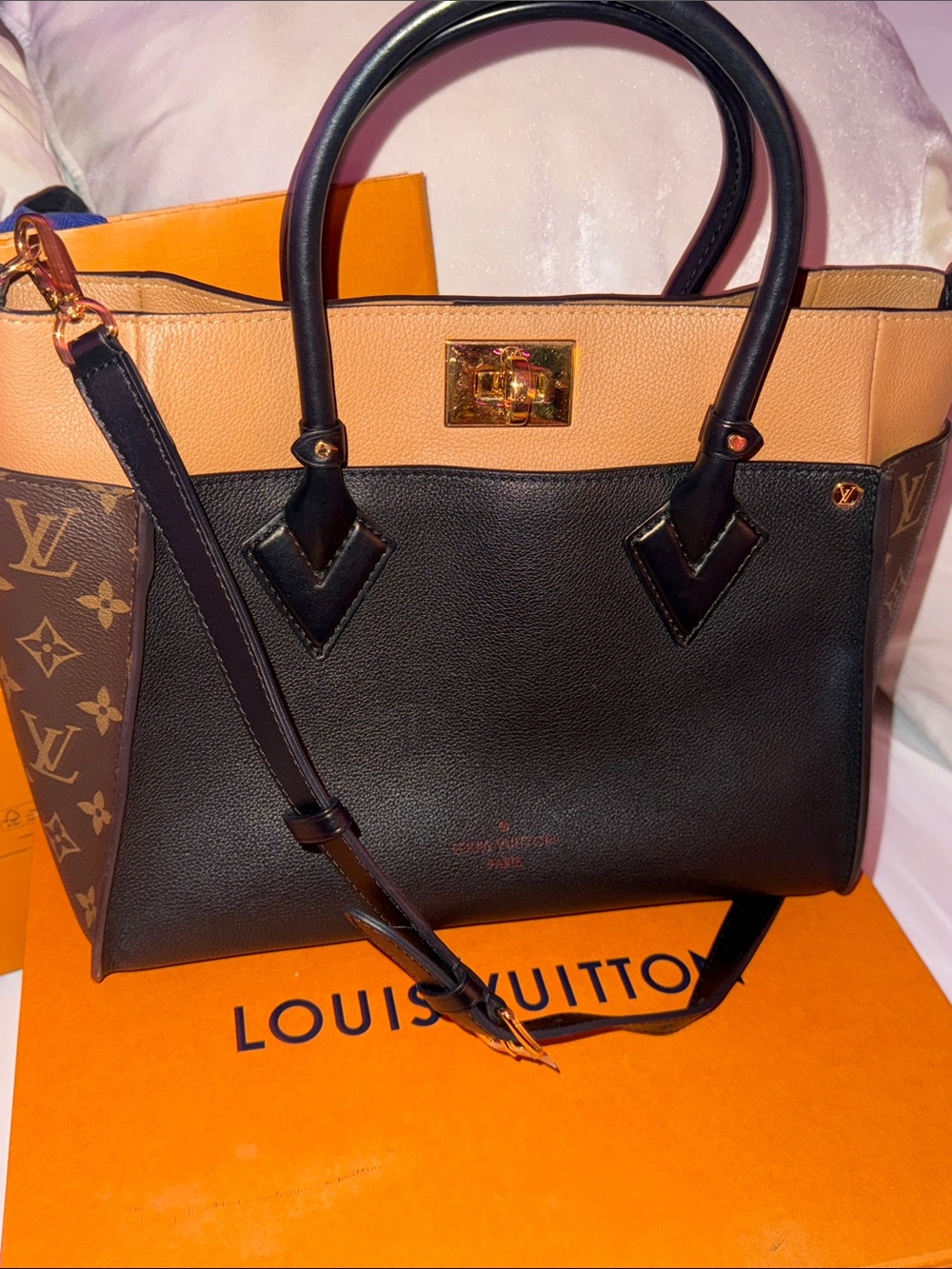 Louis Vuitton LV on my side MM - Picture 2 of 10